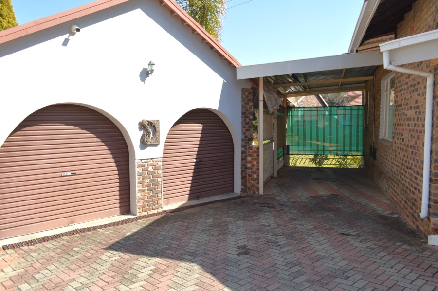 4 Bedroom Property for Sale in Wilkeville North West